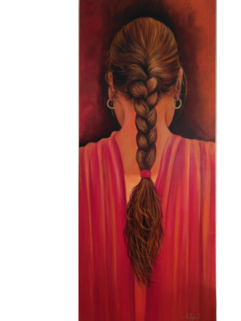 MUJER CON TRENZA